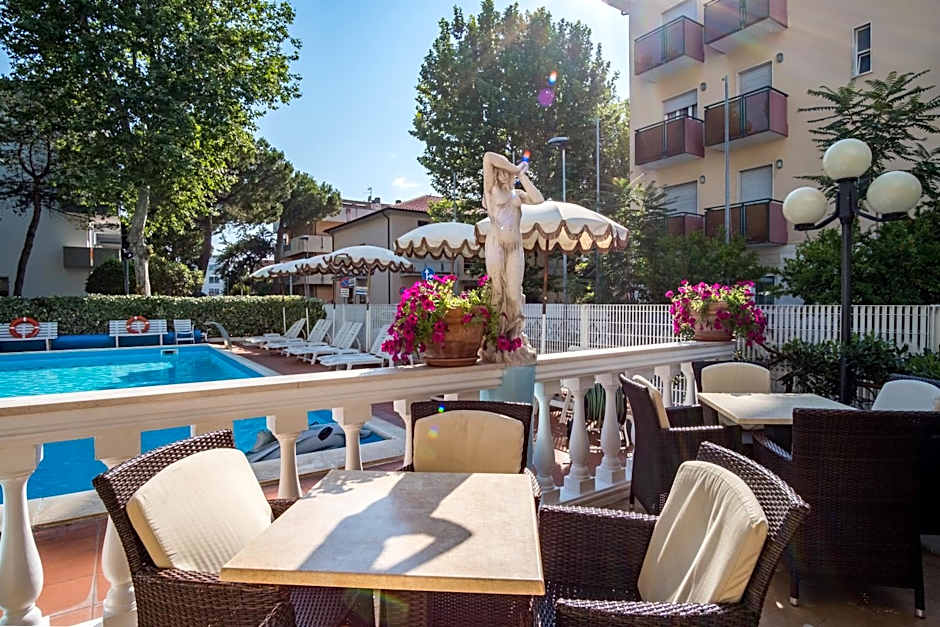 Hotel Villa dei Fiori - sul mare con piscina