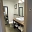 Country Inn & Suites by Radisson, Bakersfield, CA