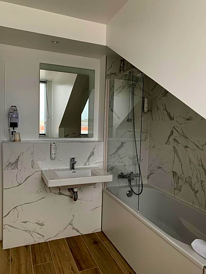 Kyriad Crepy En Valois