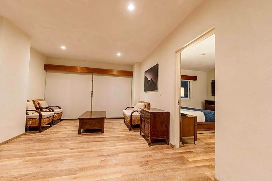 Comfort Inn Monterrey Valle