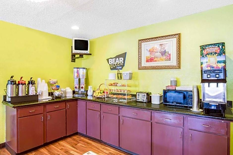 Travelodge by Wyndham Parkersburg