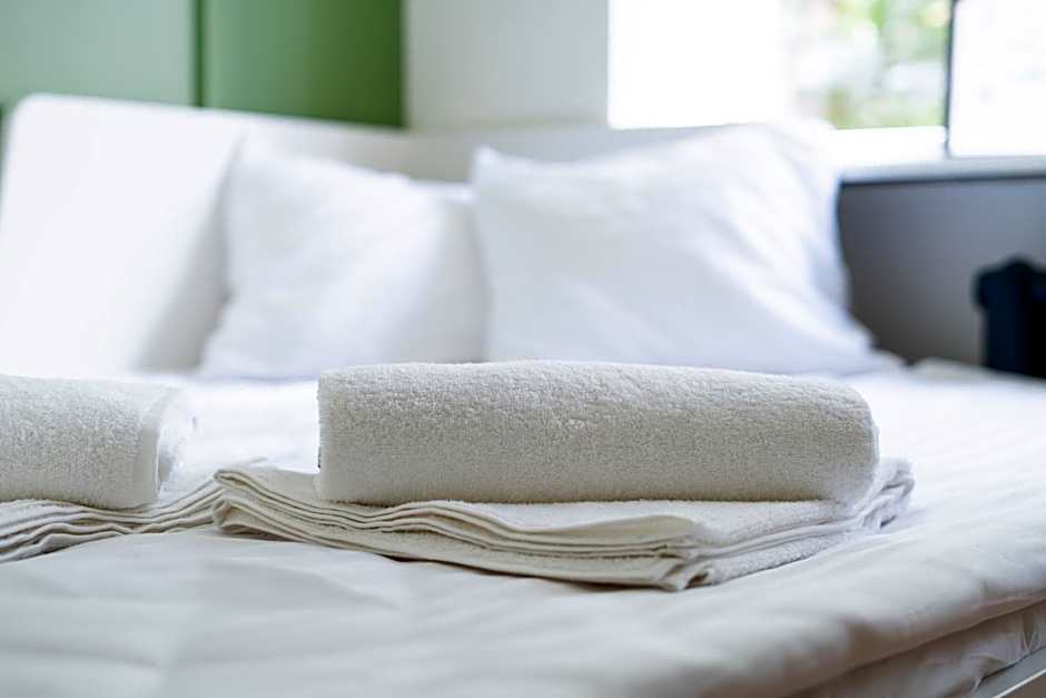 Oasis Airport Studios by RevalHome