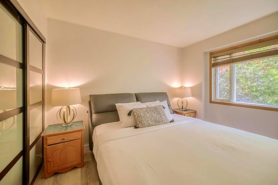 Bow Valley Chalets-Entire 2 King Bedrooms townhouse