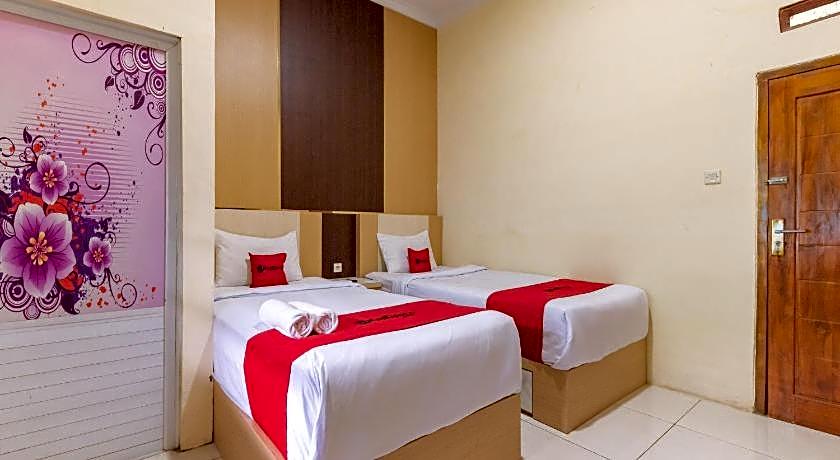 RedDoorz near Alun Alun Slawi