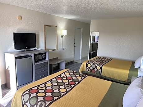 Queen Room with Two Queen Beds - Non-Smoking