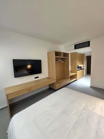 Deluxe King Studio