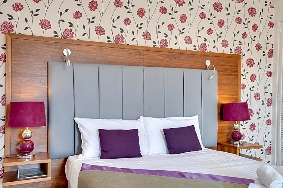 The County Hotel - Self Check-In, Ultra Fast WI-FI, Free Parking, Central Location