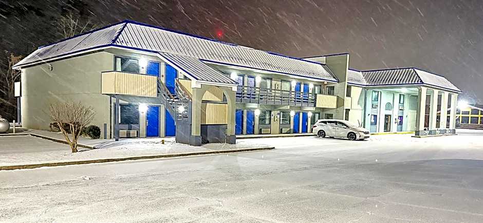 Rodeway Inn & Suites Plymouth Hwy 64