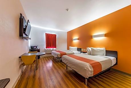 Queen Room with Two Queen Beds - Disability Access - Non-Smoking