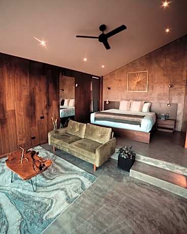 Deluxe Studio