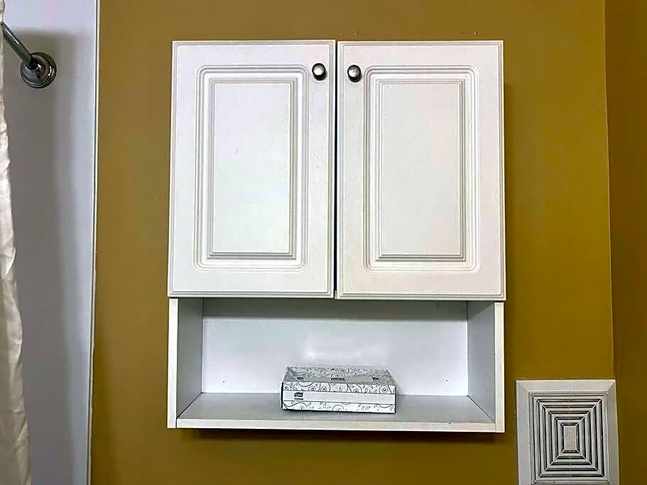 Large Townhouse, Lower Floor with AC, City Center