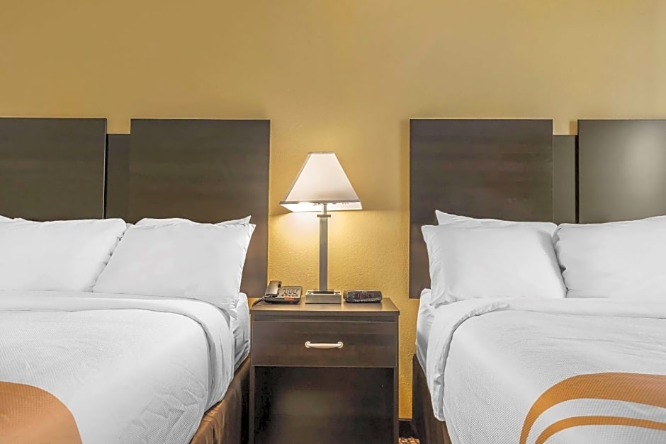 Quality Inn & Suites Pittsburgh