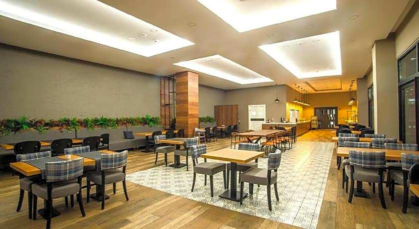 Maia Luxury Beach Hotel