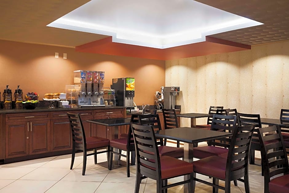 Super 8 by Wyndham Bronx