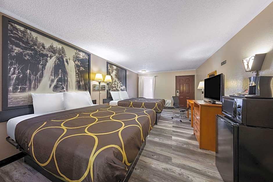 Super 8 by Wyndham Kansas City Airport North