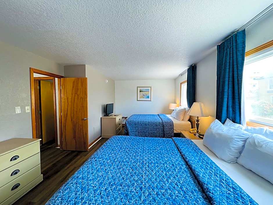 Photo 1 of 2 of 2 Queen Beds Suite, Ocean front