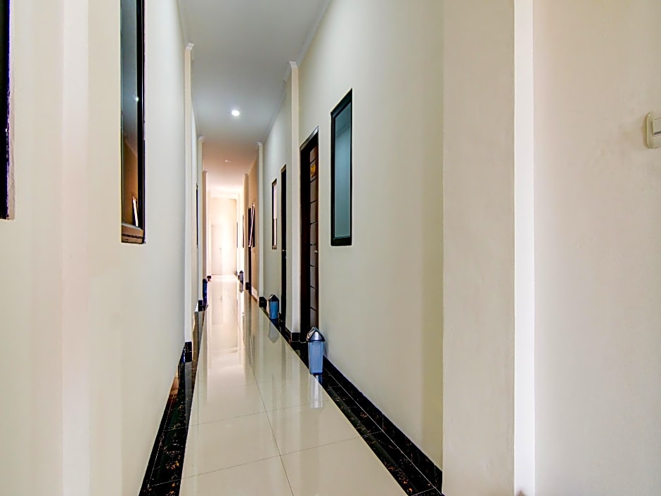 OYO 90233 The Shine Residence