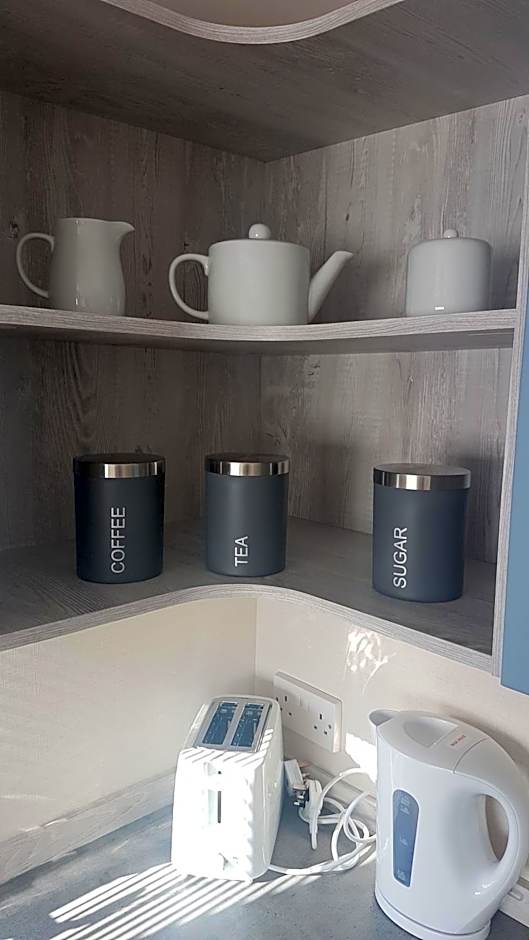 KINGDOM HOLIDAY PARK - Parrot