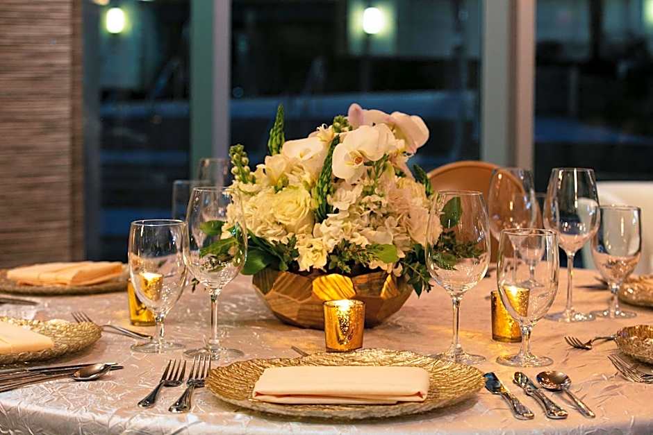 The Royal Sonesta Chicago River North