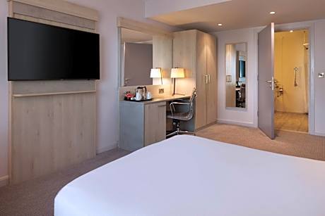 Queen Room - Mobility Access