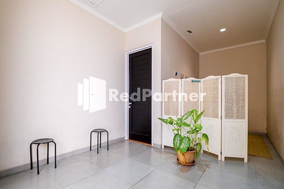 Palm Eight Mitra RedDoorz