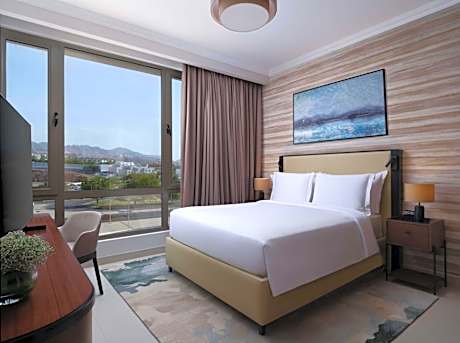 One-Bedroom Queen Suite