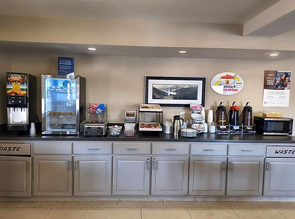 Super 8 by Wyndham Lebanon