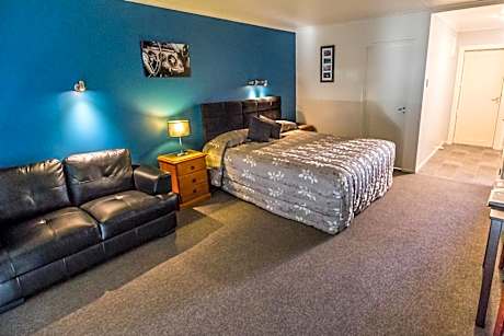 AAA Thames Court Motel