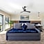 456 Embarcadero Inn & Suites