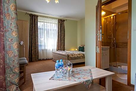 Triple Room with Private Bathroom