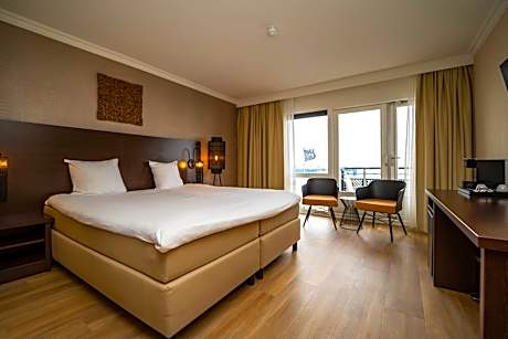 Double Room with Balcony and Sea View