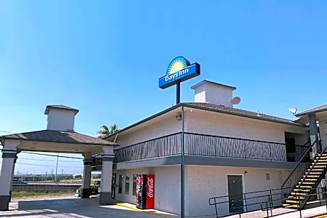 Days Inn by Wyndham San Antonio Interstate Hwy 35 North