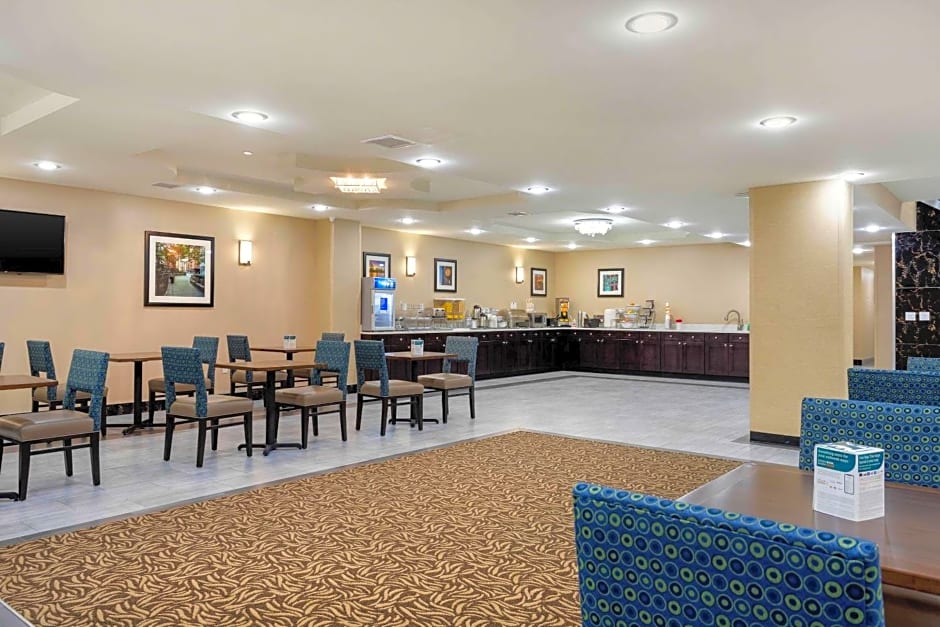 Comfort Inn & Suites near JFK Air Train