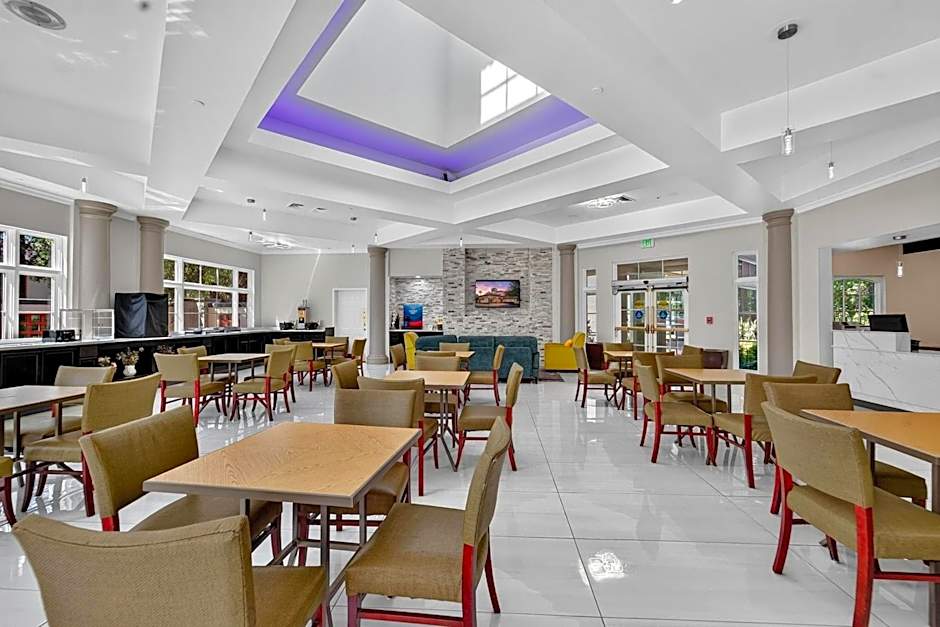 La Quinta Inn & Suites by Wyndham Tampa Brandon Regency Park
