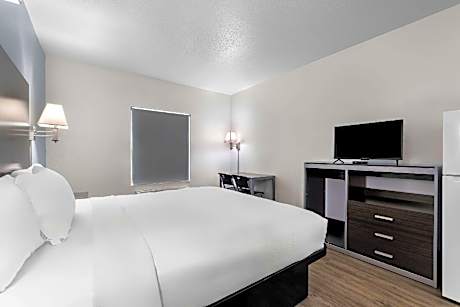 1 King Bed Efficiency Nonsmoking Accessible