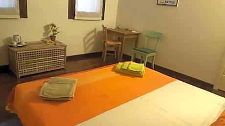 Twin Room with Private External Bathroom