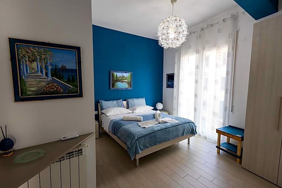 PalerMonAmour Art Gallery Suite