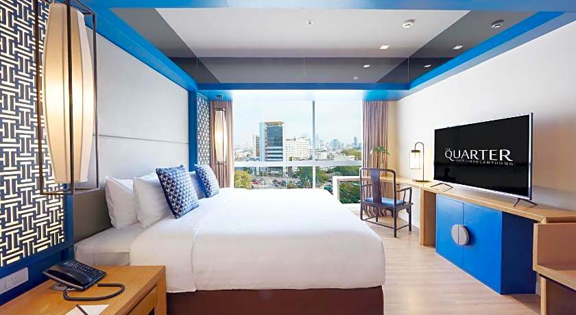 The Quarter Hualamphong by UHG