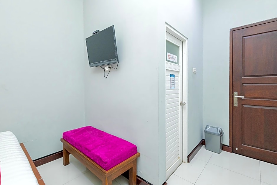 RedDoorz near Universitas Wijaya Kusuma Surabaya 2