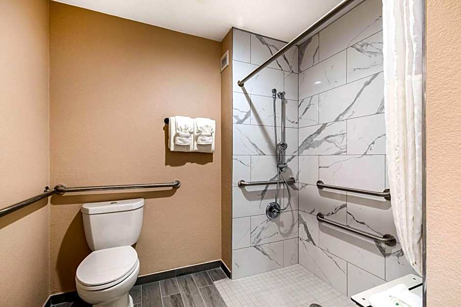 Quality Inn & Suites Plano