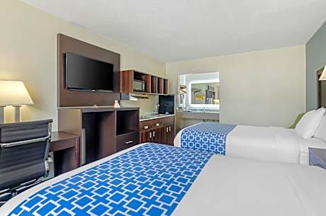 Efficiency Quadruple Room - Non Smoking