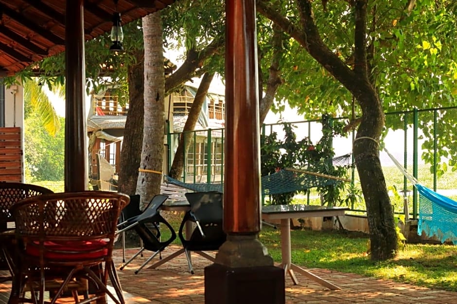 Saro Lake County Hotel