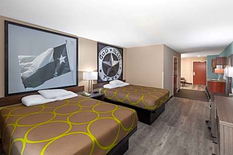 Queen Studio Suite with Two Queen Beds and Bath Tub - Mobility/Hearing Access - Non-Smoking