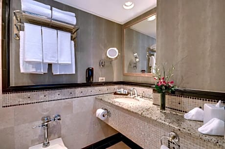 One-Bedroom King Suite with Living Room - Non-Smoking