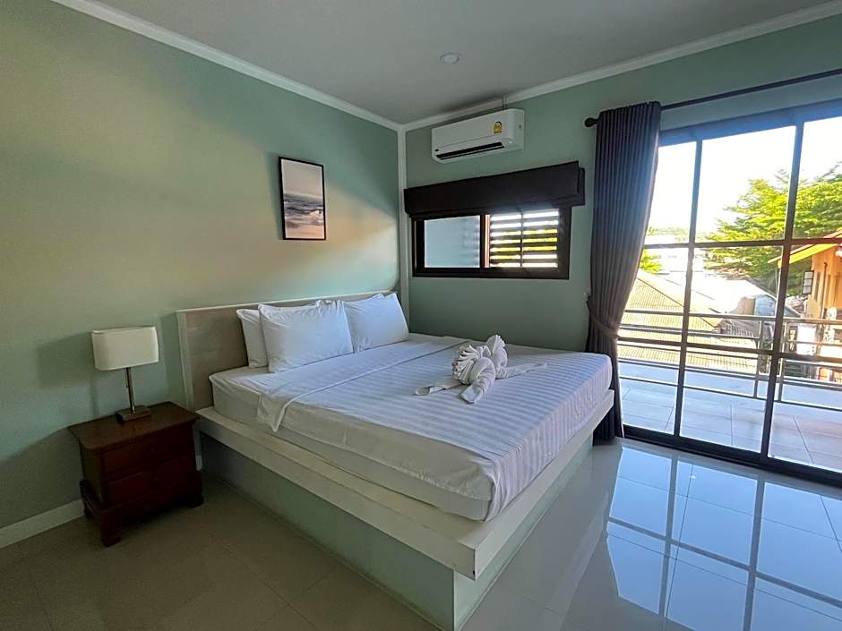 J & Ariya Hotel Near Samui Airport and Koh Phangan Pier