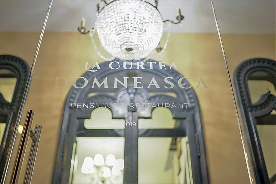 La Curtea Domneasca
