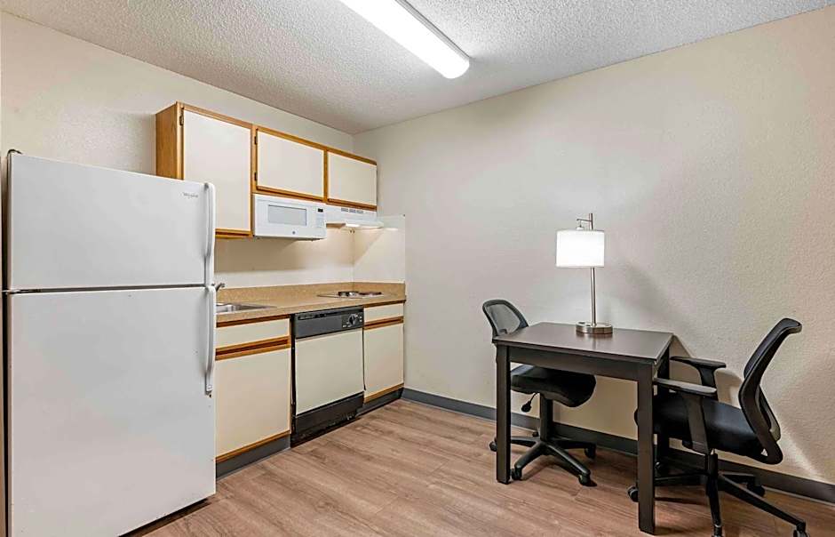 Extended Stay America Suites - Cincinnati - Blue Ash - Reed Hartman