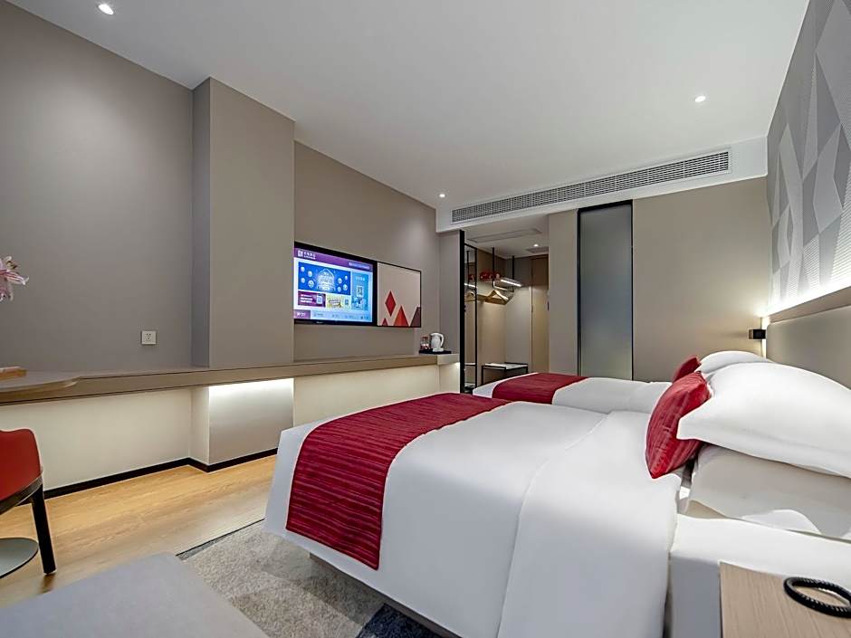 Borrman Hotel Guigang Macaojiang Park High-speed Railway Station