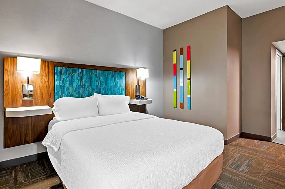 Photo 1 of 8 of 1 Queen Bed, Mobility Accessible, Roll in Shower