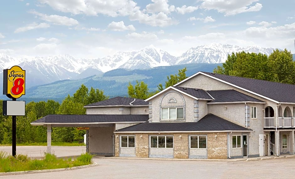 Super 8 by Wyndham Golden